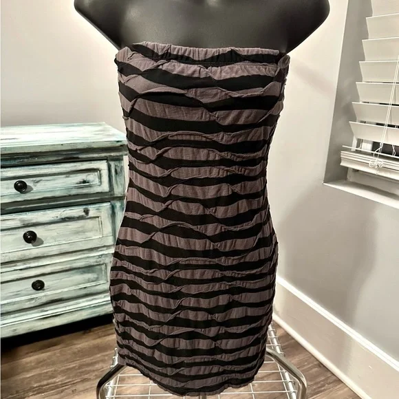 Mai Tai Strapless Black/Gray Striped Dress - Picture 2 of 7
